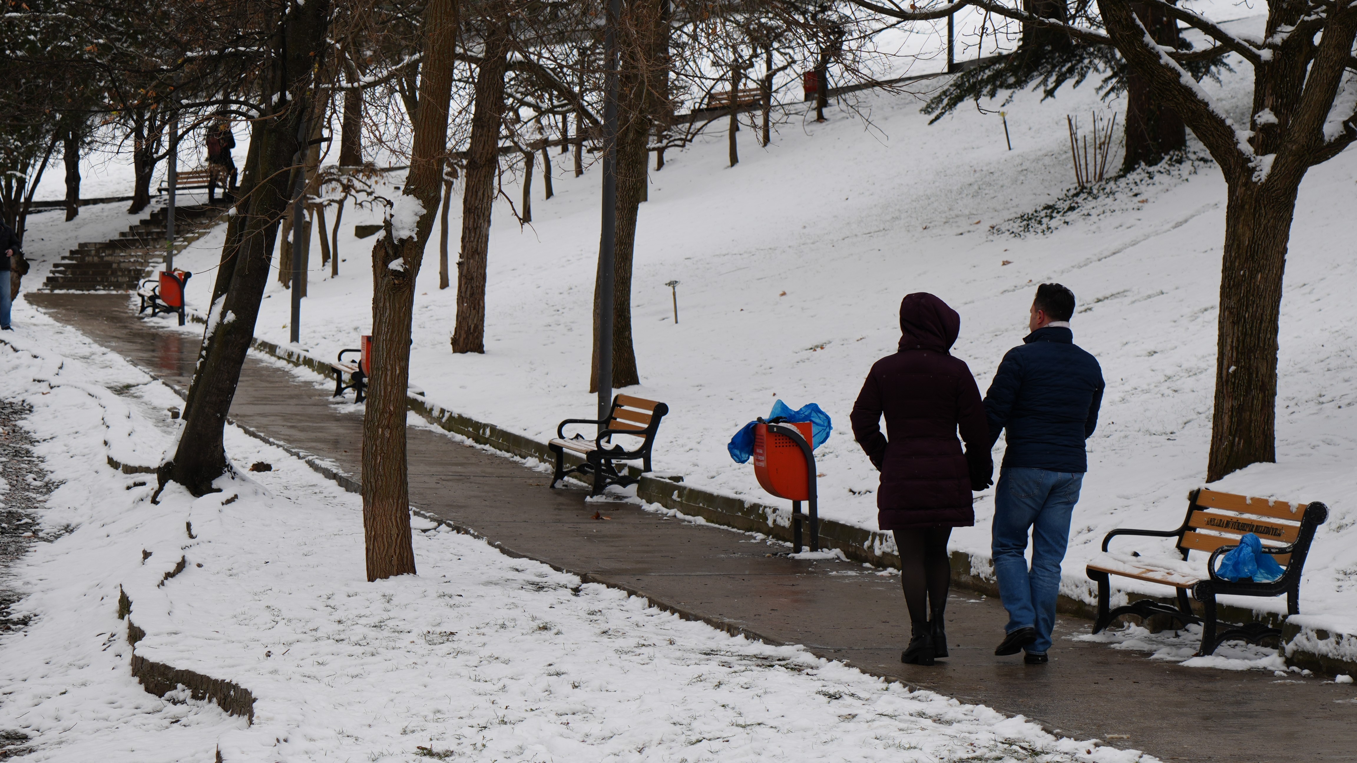 Başkentliler Yeni Yılı Parklarda Karla Karşıladı!