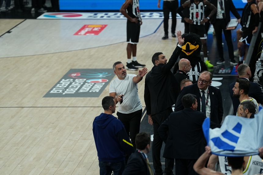 Basketbol Derbisinde Gergin Anlar Hakemler Maçı Durdurdu-1