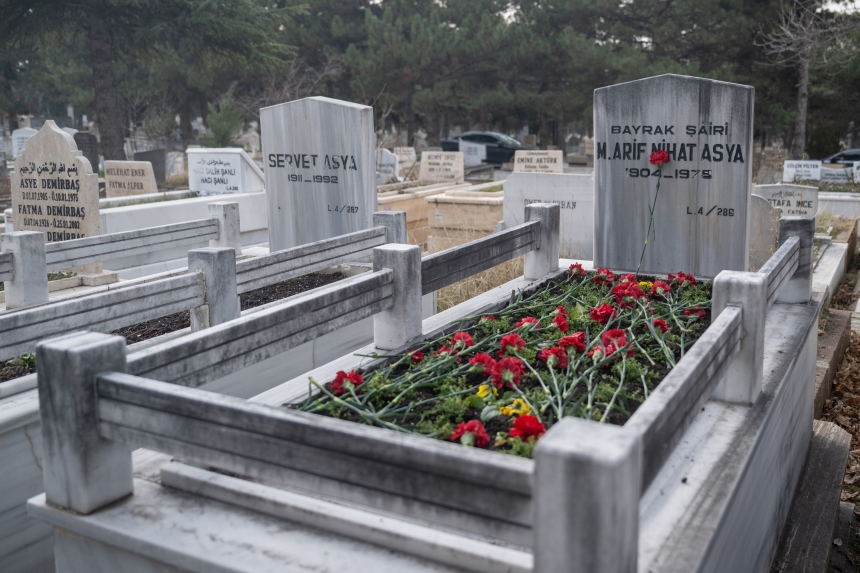 Bayrak Şairi Arif Nihat Asya Kabri Başında Anıldı (4)