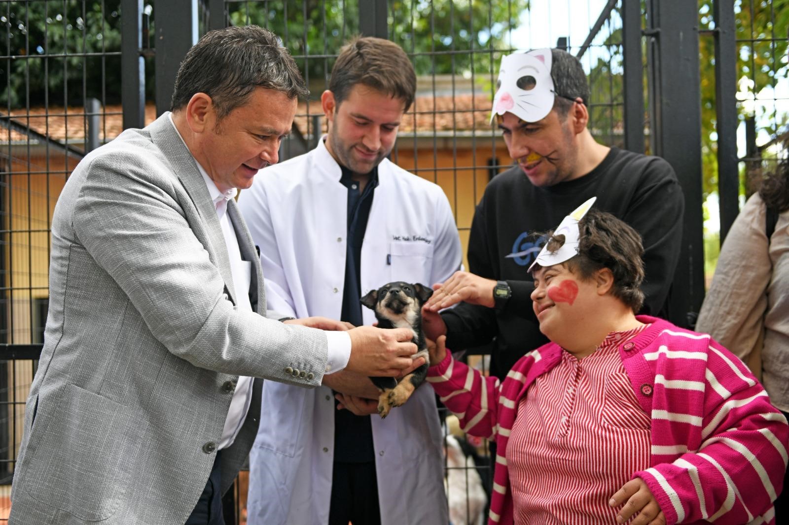 Belediye'den Patili Dostlara 130 Ton Mama Ve Tedavi Desteği!1