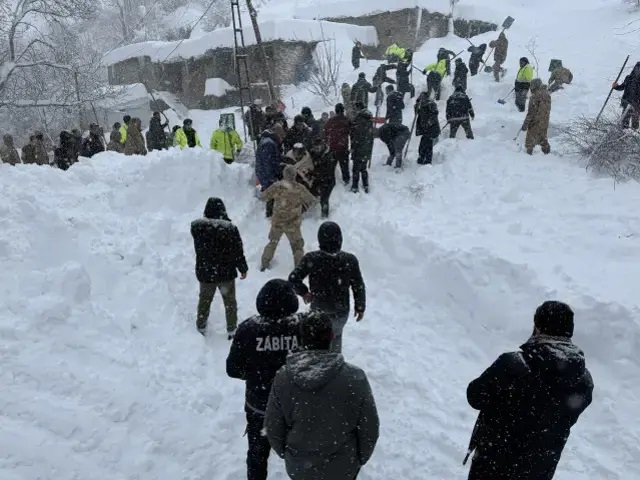 Çatak'ta Çığ Felaketi 22 Ev Tahliye Edildi (1)