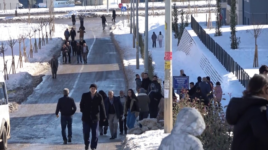 Deprem Konutlarında İlk Kar Heyecanı (3)
