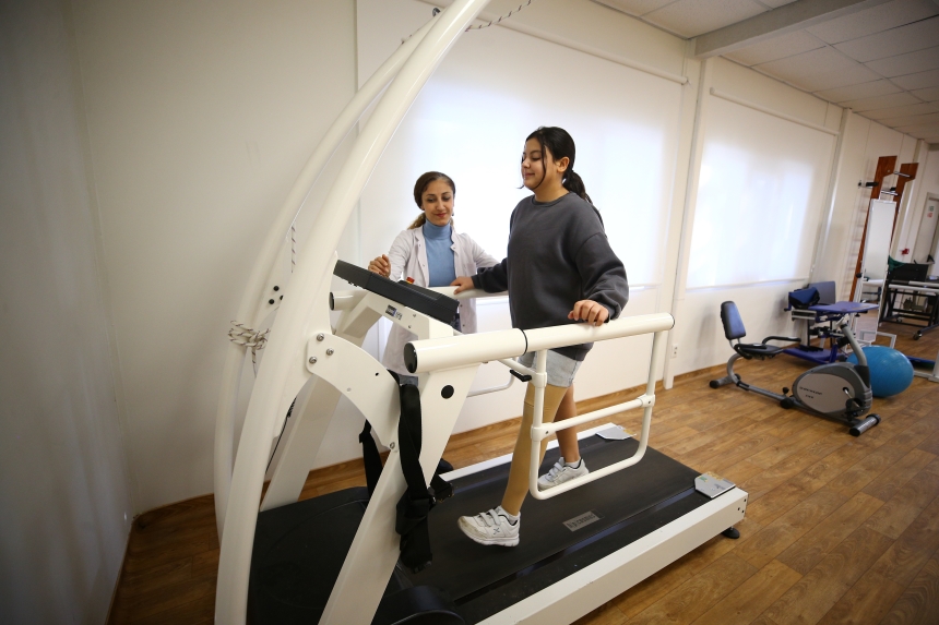 Depremde 102 Saat Sonra Kurtulan Mucize Kız Melike (2)