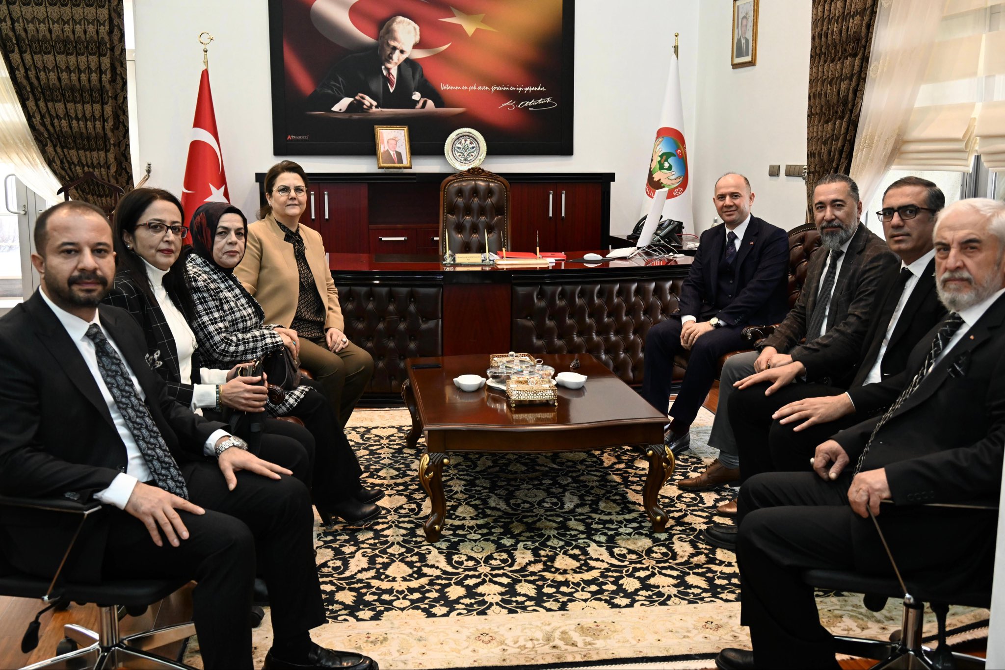 Derya Yanık’tan Vali Serdengeçti’ye Hayırlı Olsun Ziyareti!-1