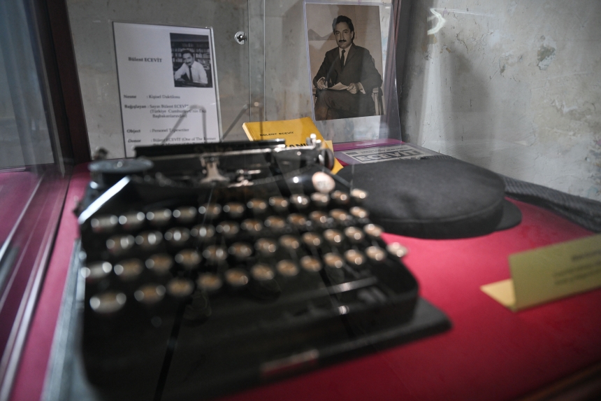 Ecevit’in Hatırası Ulucanlar’da Sergileniyor!-1