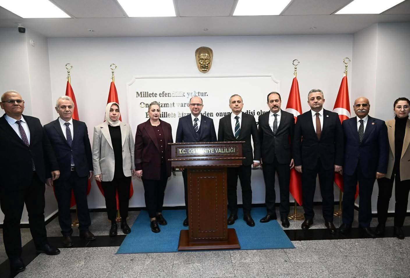 Osmaniye valisi Serdengeçti belediye başkanı İbrahim Çenet