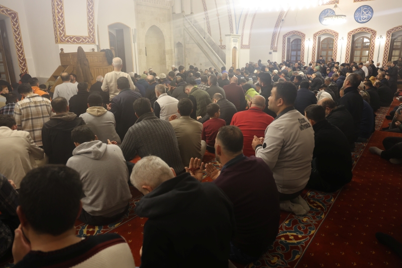 Habibi Neccar Camii'nde Deprem Sonrası İlk Miraç Kandili!-1