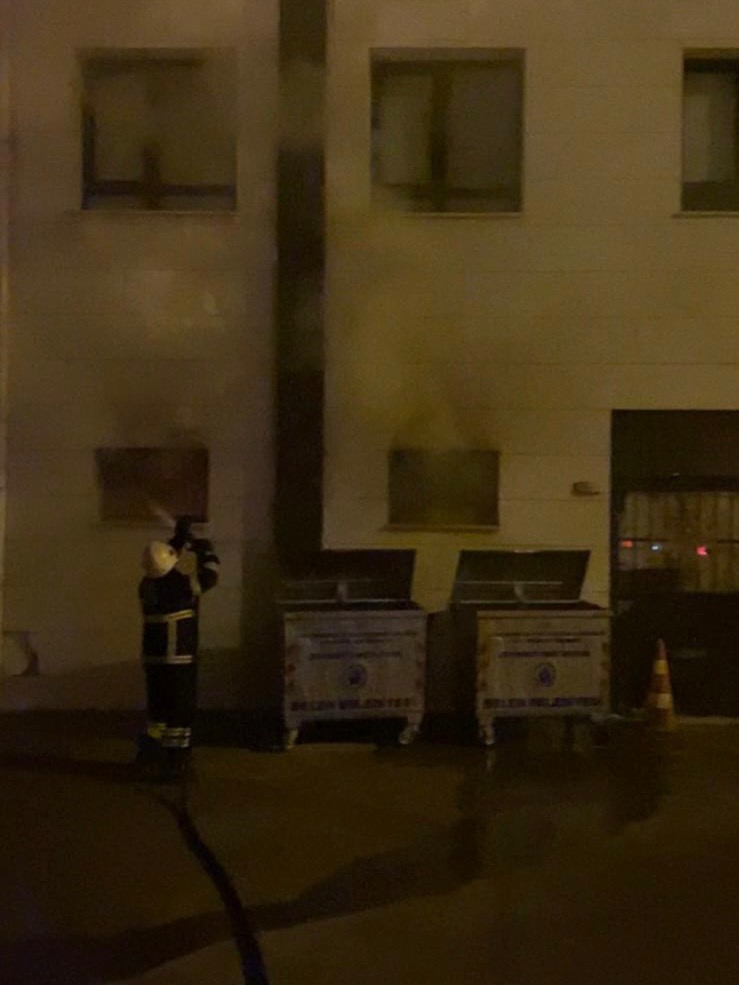 Hatay’da Okulun Kazan Dairesinde Yangın Paniği (3)