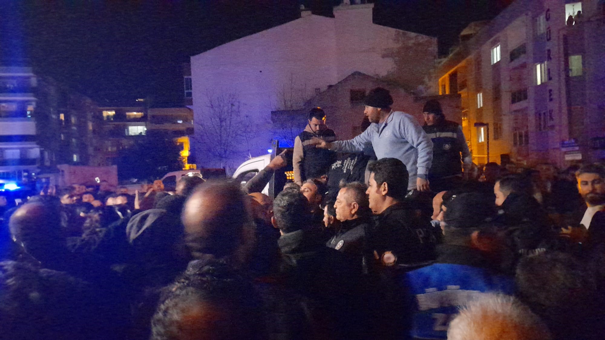 Hizmet İçin Kurulan Çadır Müdahalesi Tepki Çekti!