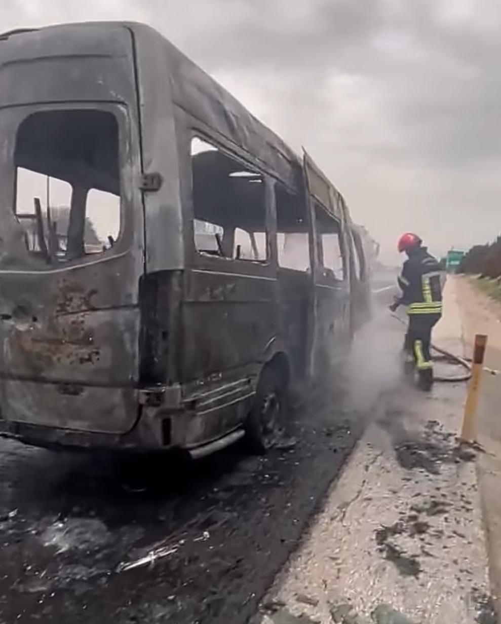 Osmaniye minibüs alev aldı