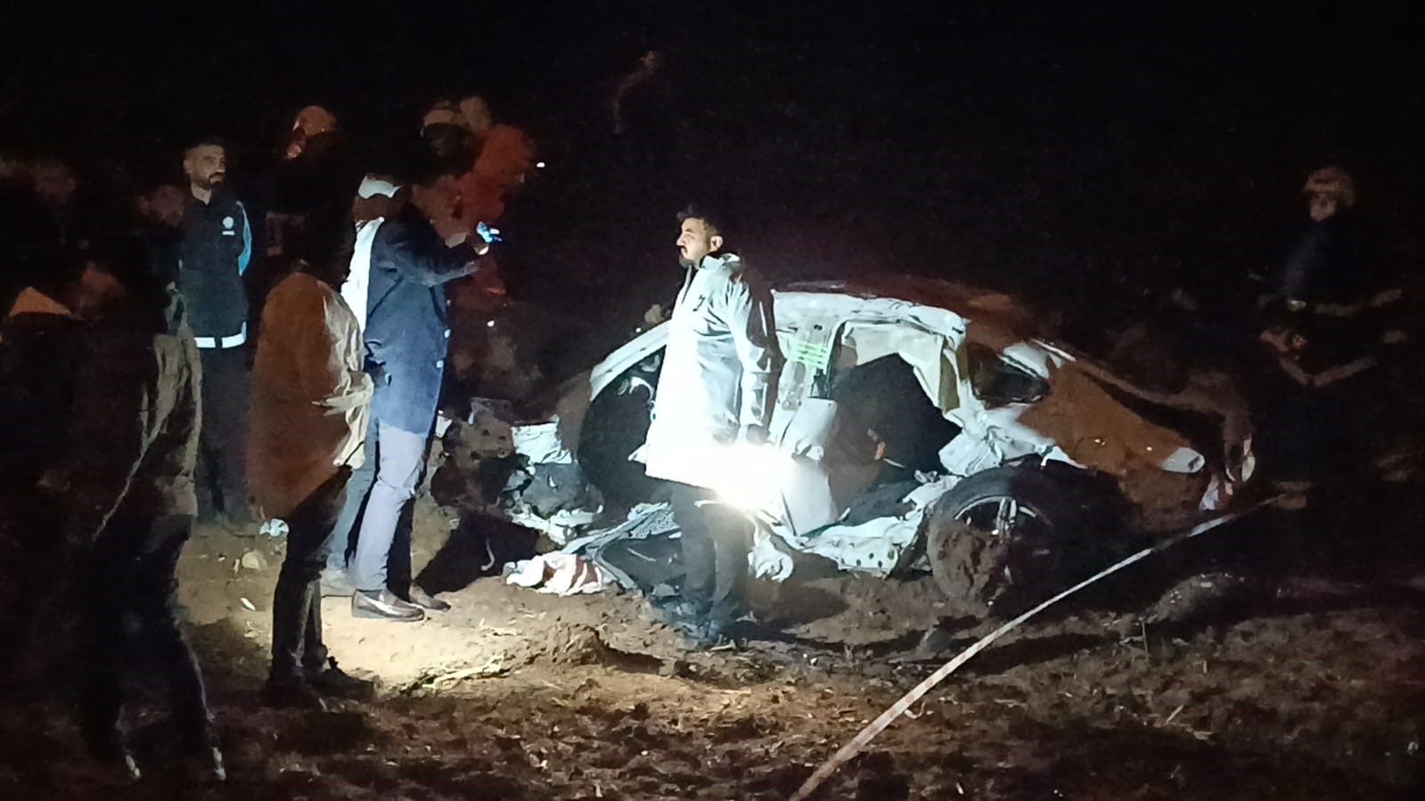 İki Otomobil Şarampole Devrildi 3 Kişi Öldü, 3 Kişi Yaralandı-1