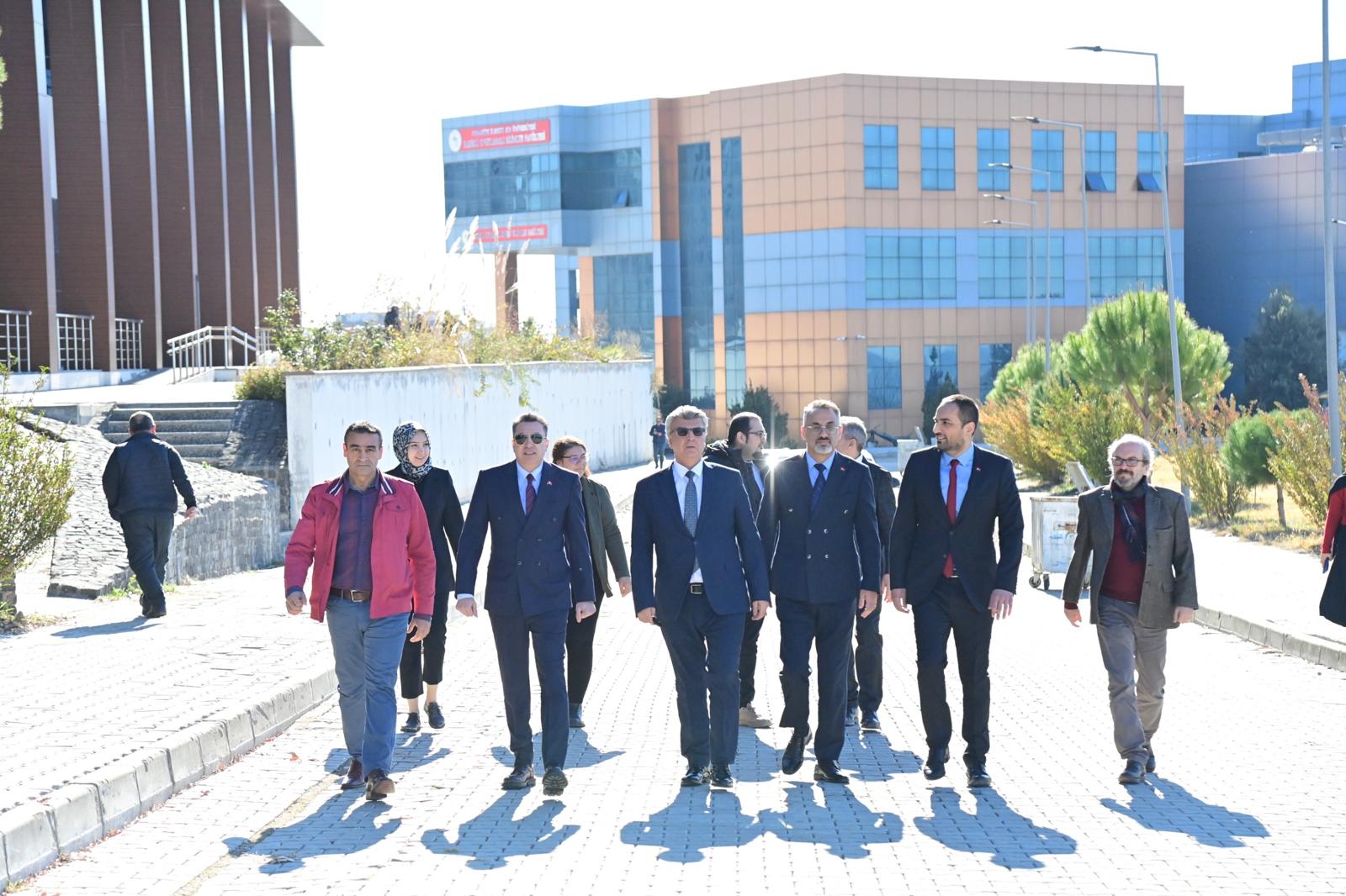 Kadirli Uygulamalı Bilimler Fakültesinde Devir Teslim (1)-1