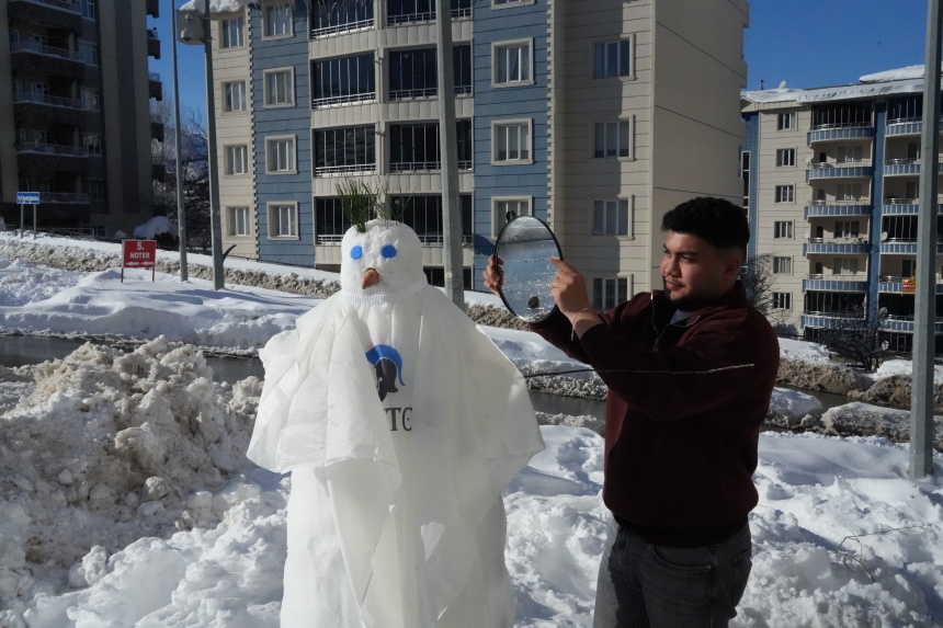 Kardan Adam Berber Koltuğunda!
