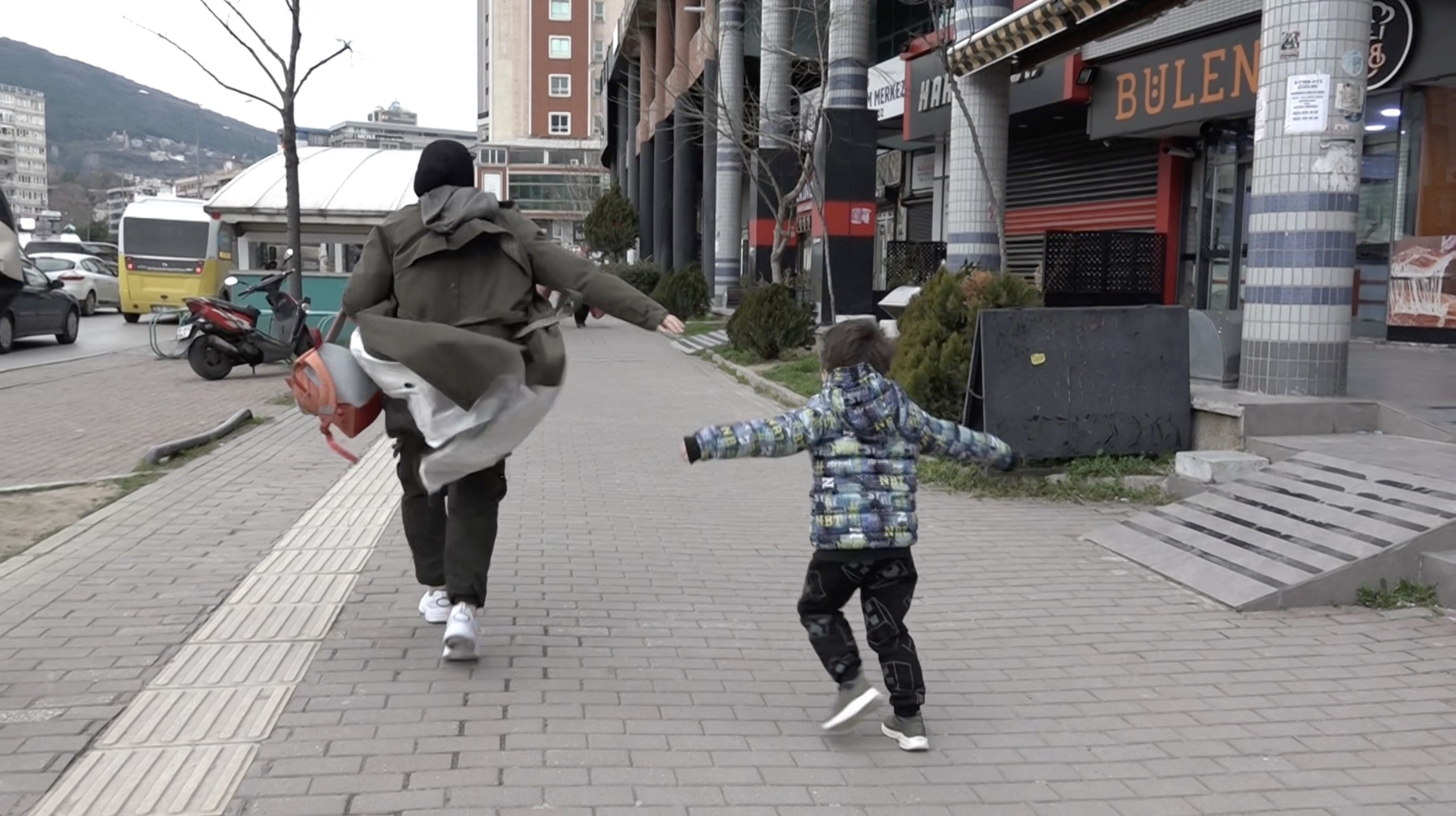 Kenti Lodos Vurdu Bebek Arabası Yan Yattı-1