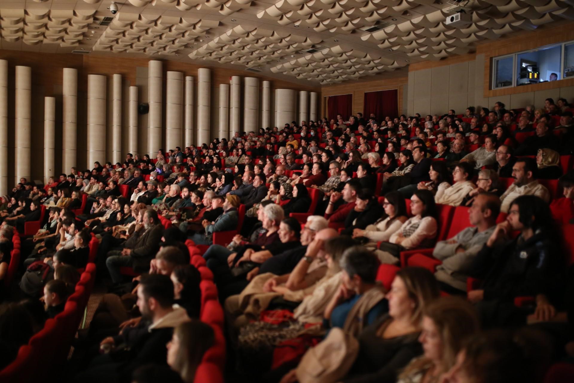 Kepez Kent Tiyatrosu’ndan Ücretsiz 4 Dev Oyun (4)