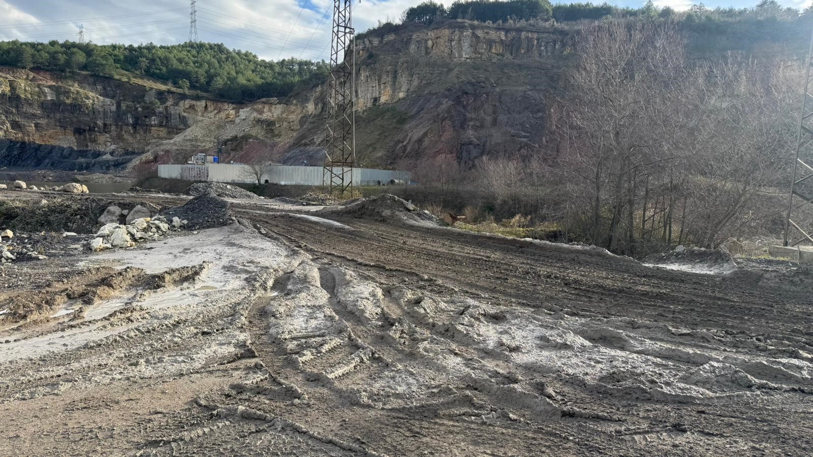 Mahalle Sakinlerinden Çamur Tepkisi-1
