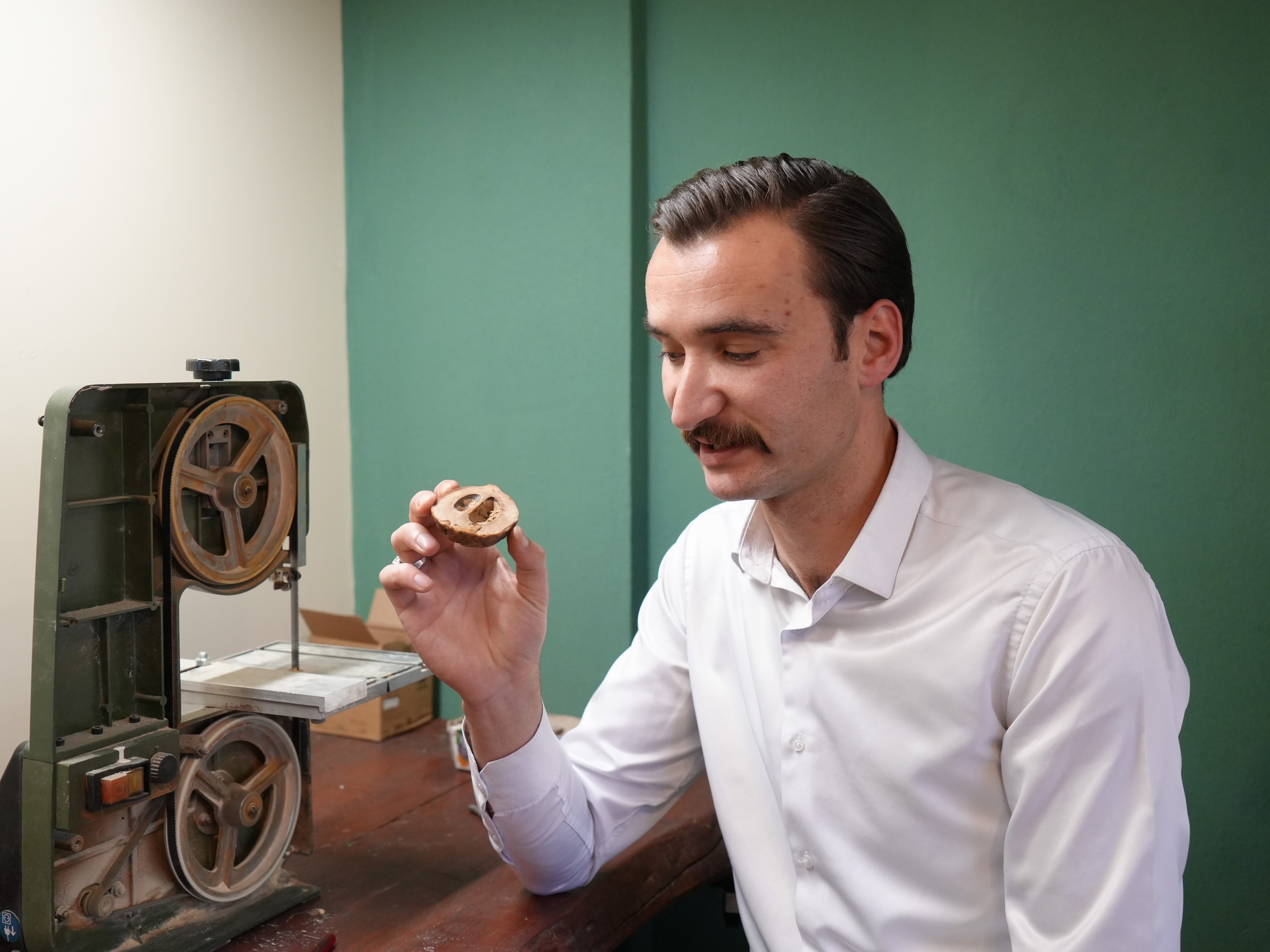 Merakla Başladı, Tespih Ustası Oldu1