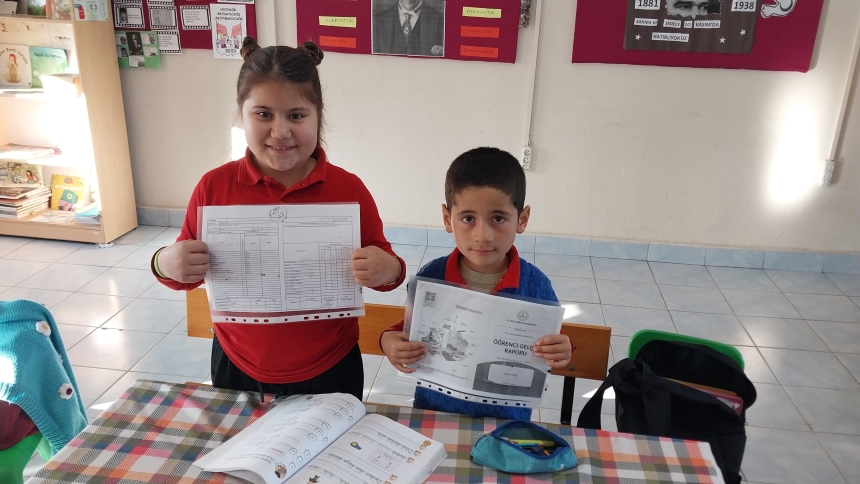 Mersin’de 2 Öğrencili Köy Okulunda Karne Sevincii̇ (1)