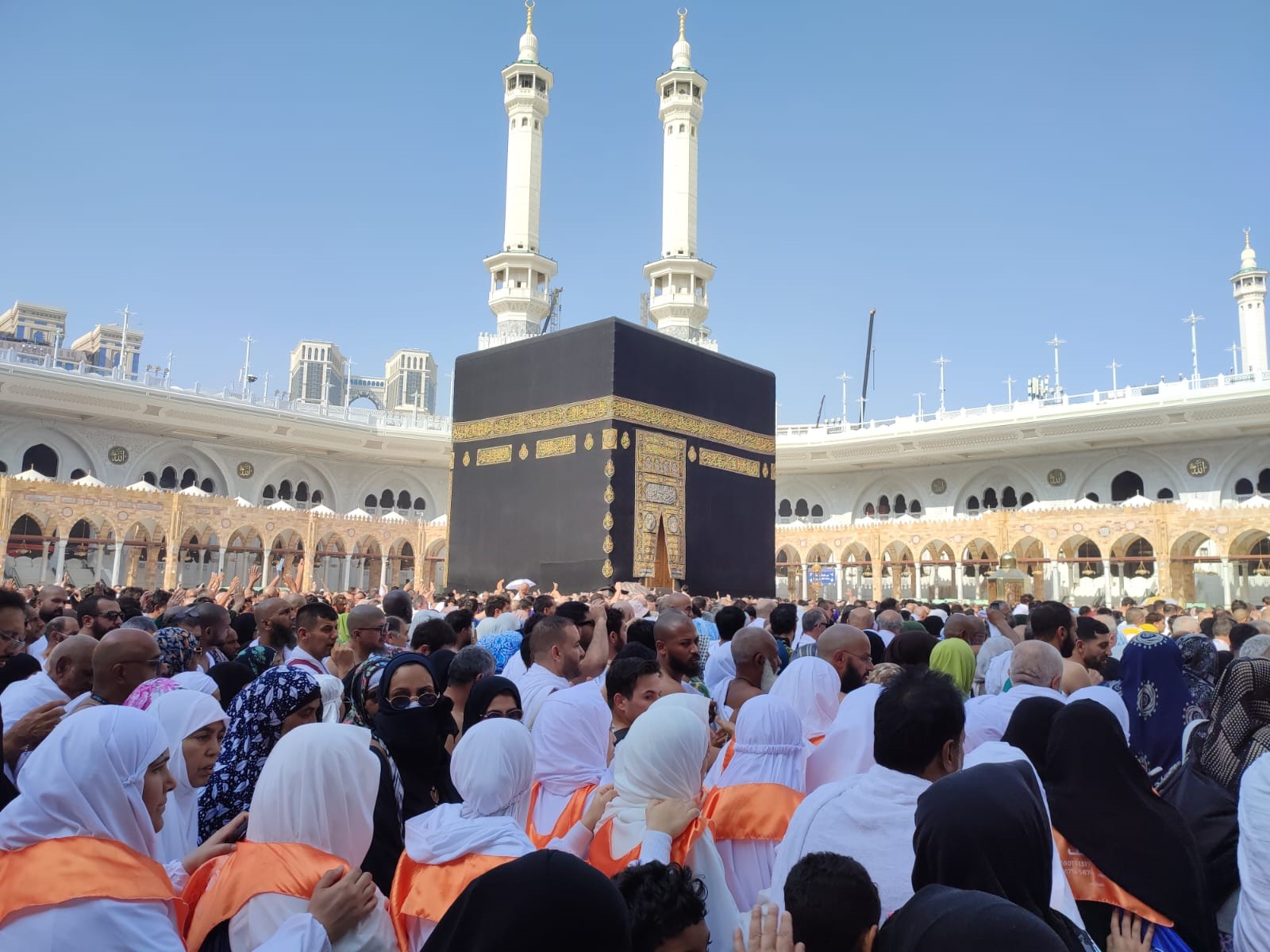 Müslümanlar Miraç Kandilinde Kabe'ye Akın Etti