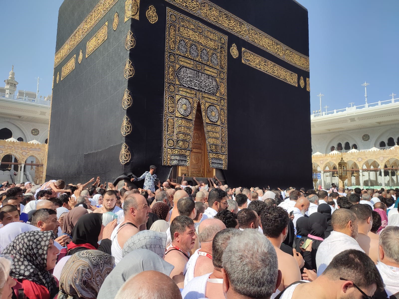 Müslümanlar Miraç Kandilinde Kabe'ye Akın Etti1