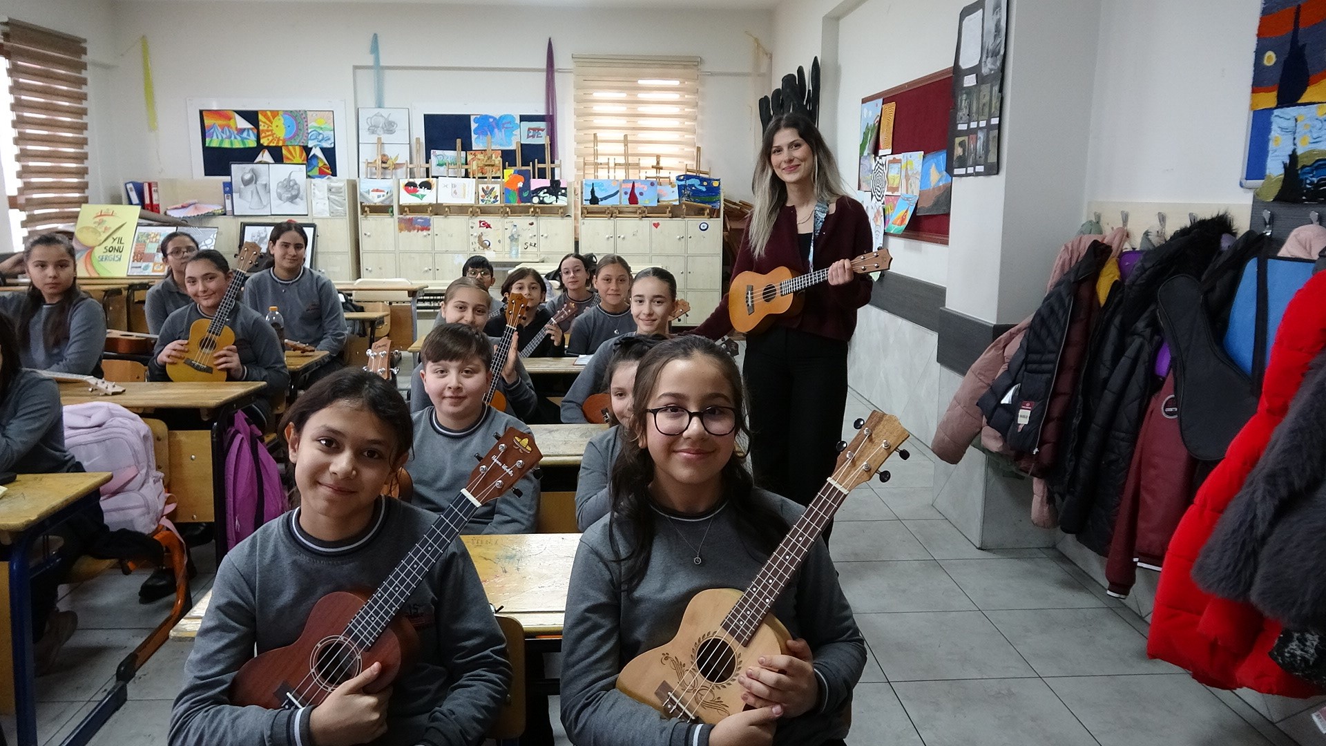 Müzikle Büyüyen Nesil Tüm Sınıf Enstrüman Çalıyor-1