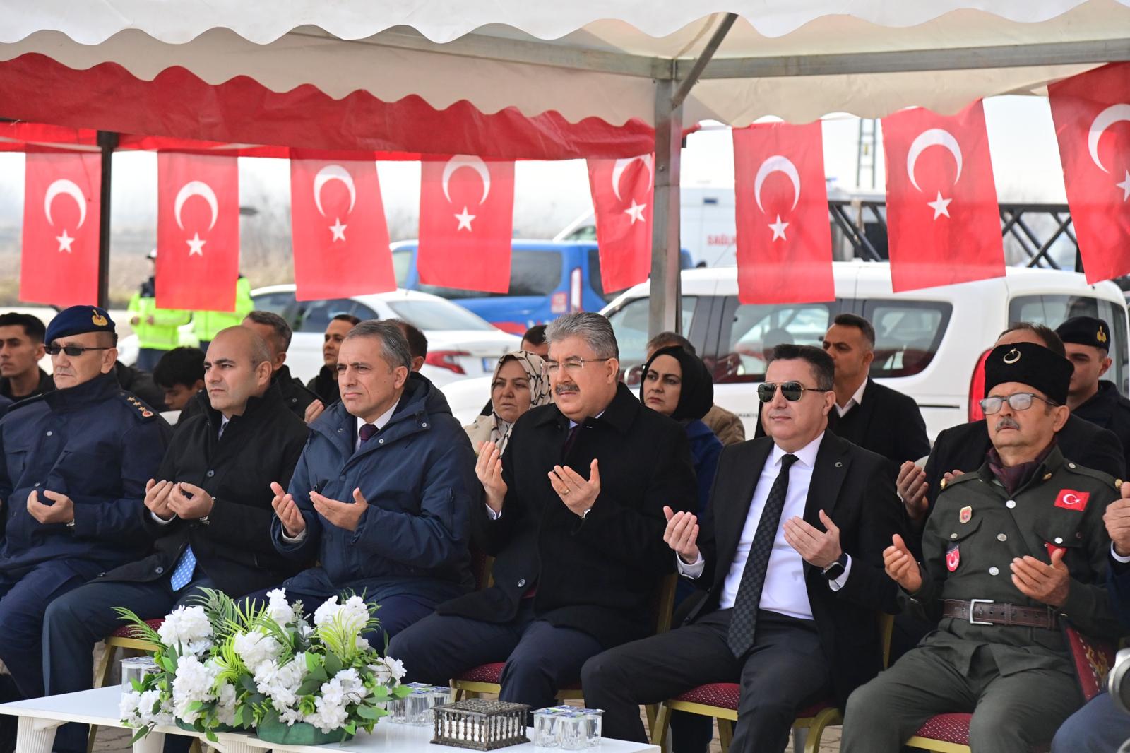 Okü Rektörü Uzun Osmaniye'nin 104. Yılı Yürüyüşünde (3)