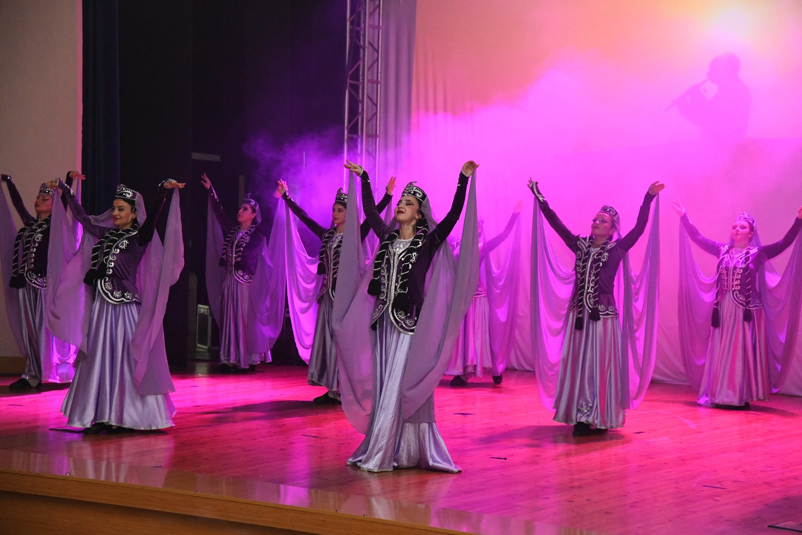 Osmaniye'de Dev Sahne Destanların Dansı Büyüledi (4)