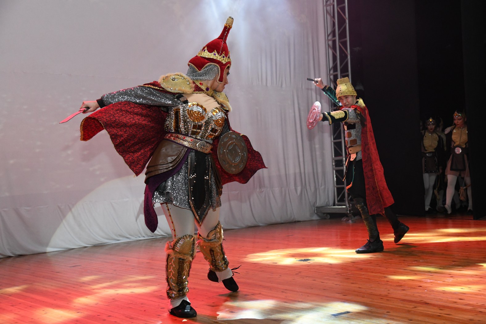 Osmaniye'de Dev Sahne Destanların Dansı Büyüledi (5)