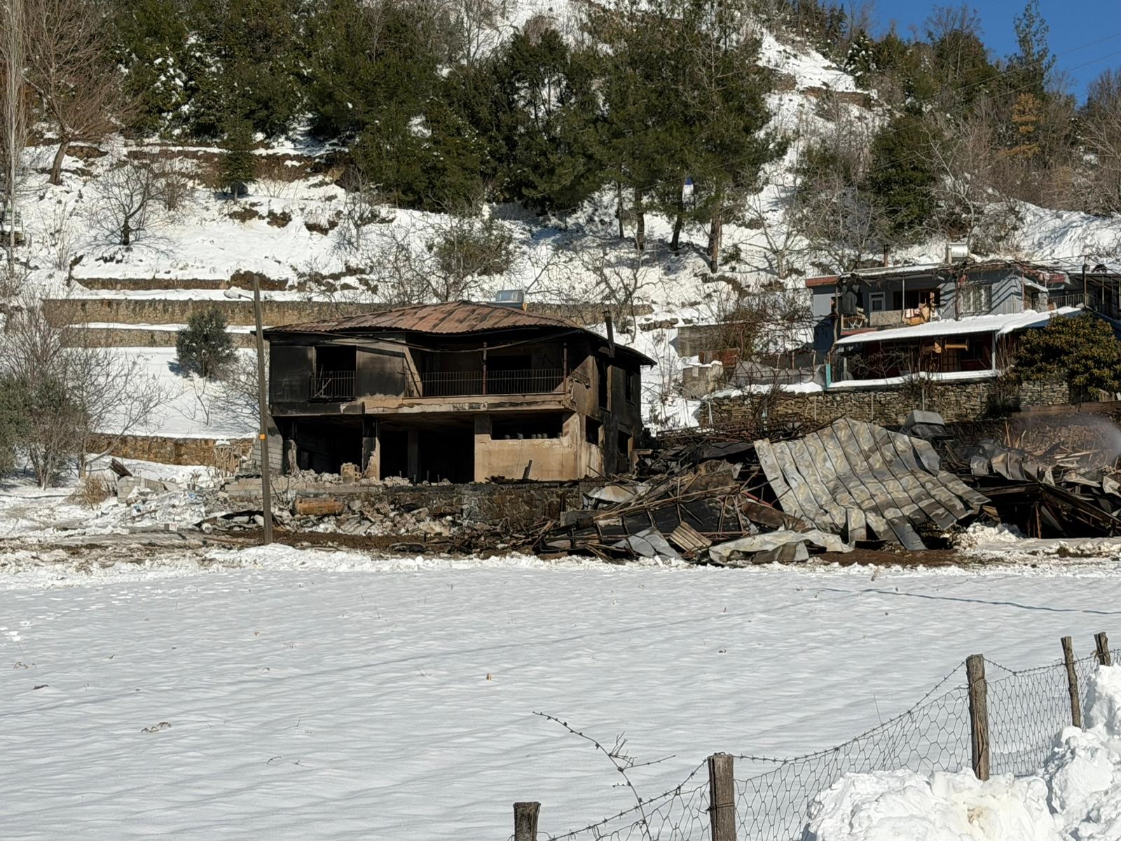 Osmaniye'de Korkutan Gece Hızar Atölyesinde Yangın (1)