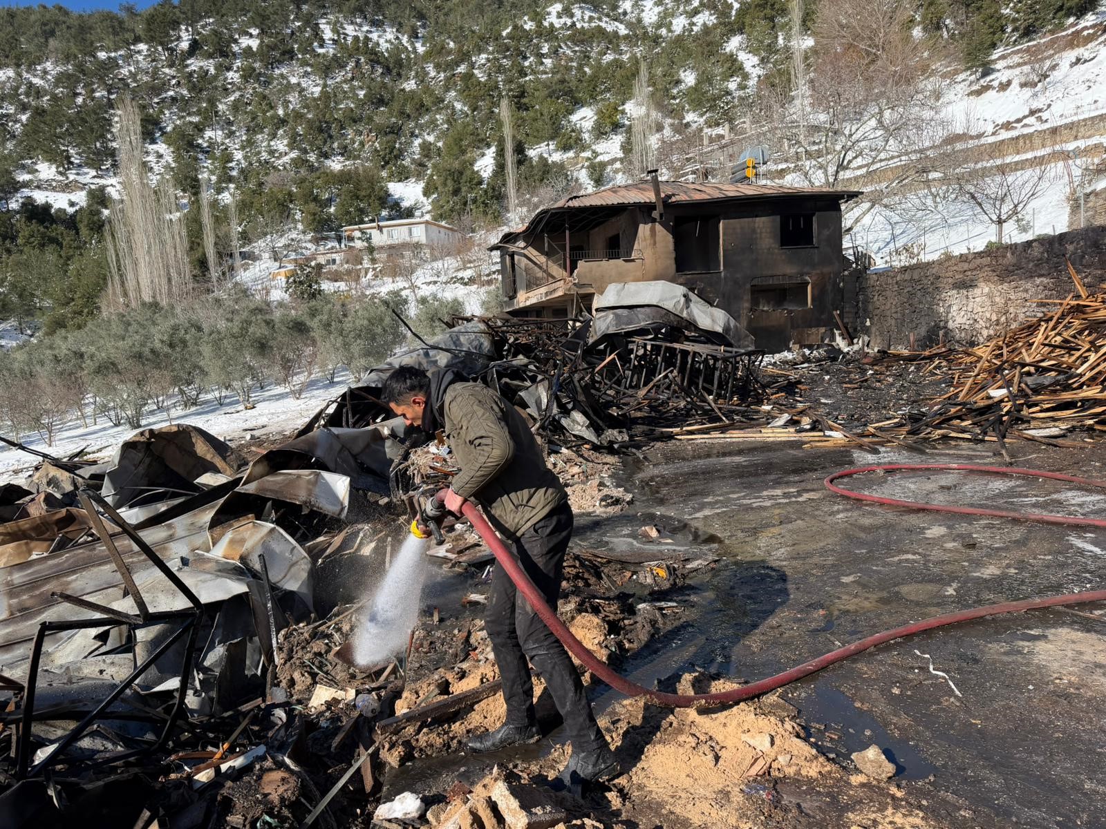 Osmaniye'de Korkutan Gece Hızar Atölyesinde Yangın4