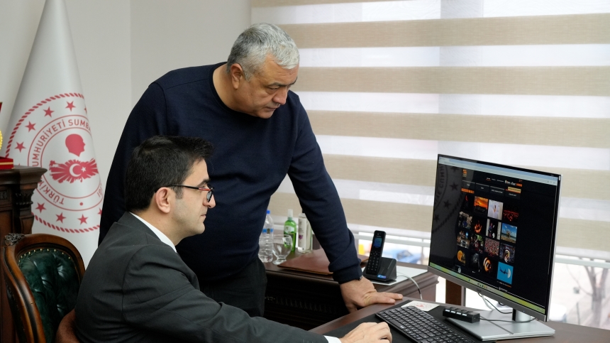 Osmaniye’de Sumbas Kaymakamı Kara, Yılın Karelerini Oyladı (4)