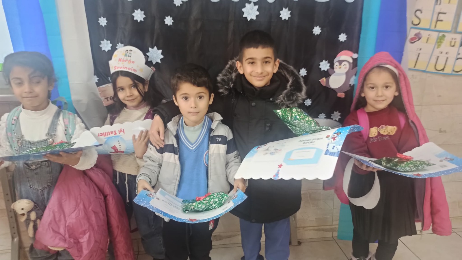 Osmaniye’de Yarıyıl Tatili İçin Öğrencilerin Karne Sevici (1)-1