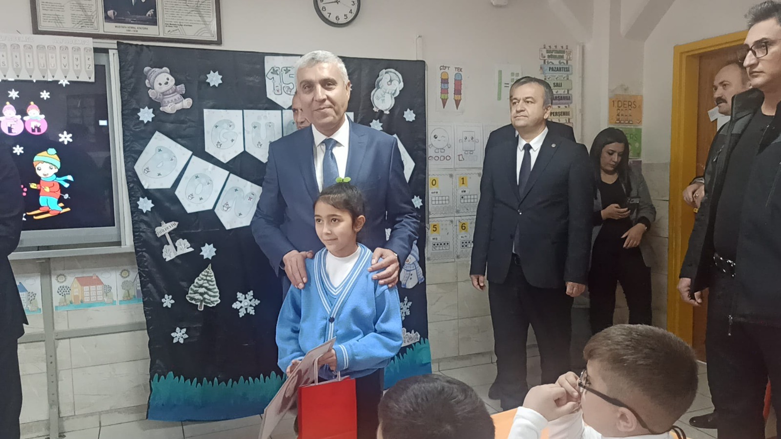 Osmaniye’de Yarıyıl Tatili İçin Öğrencilerin Karne Sevici (4)