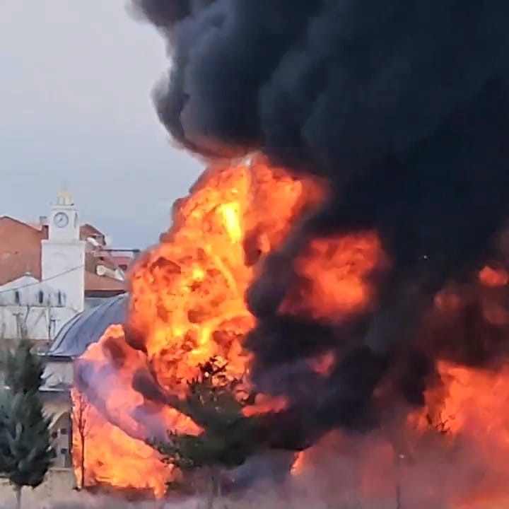 Park Halindeki Tırların Dorseleri Yandı!