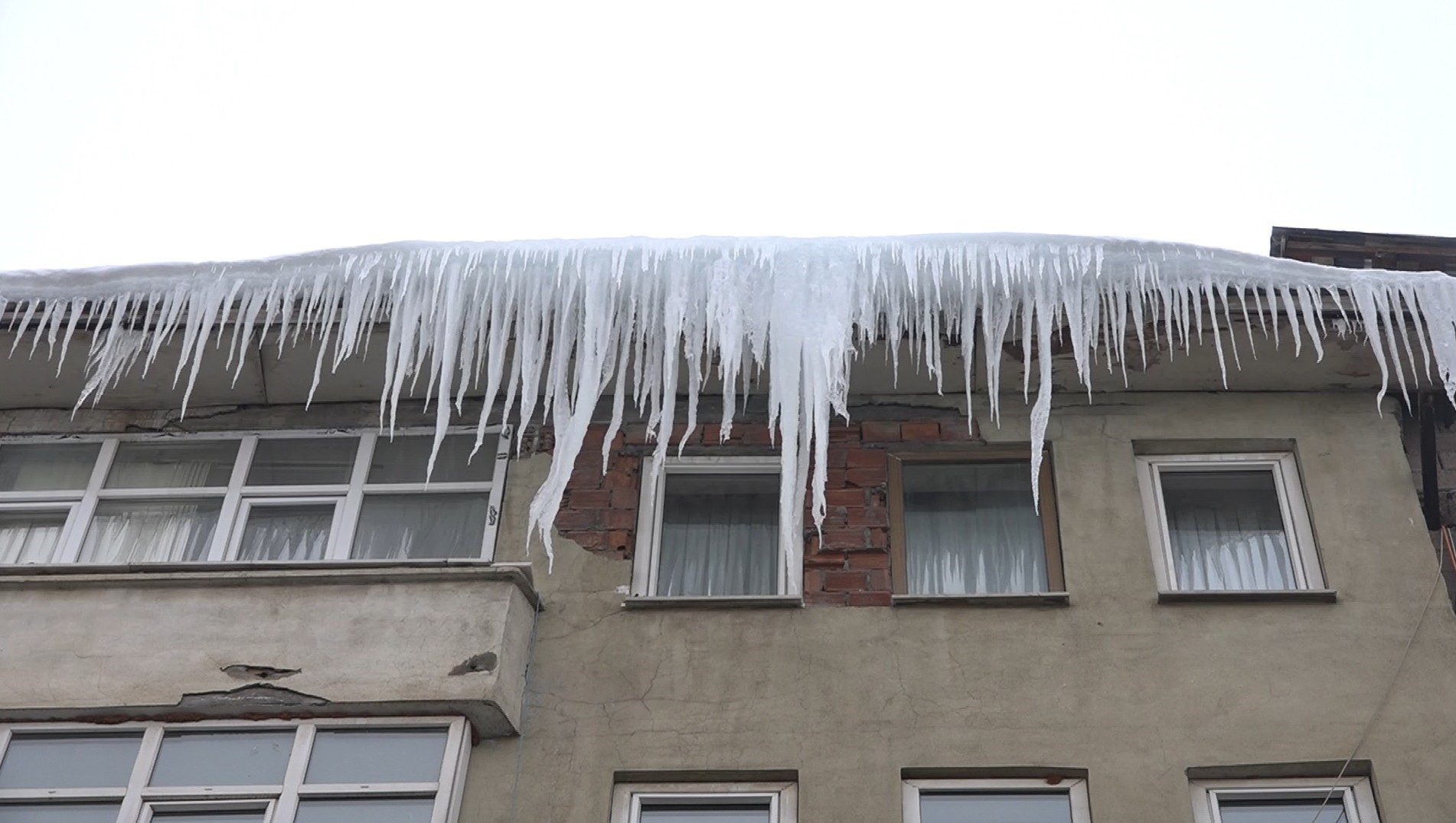 Sıfırın Altında 20 Derece Buz Sarkıtları Korkutuyor (1)