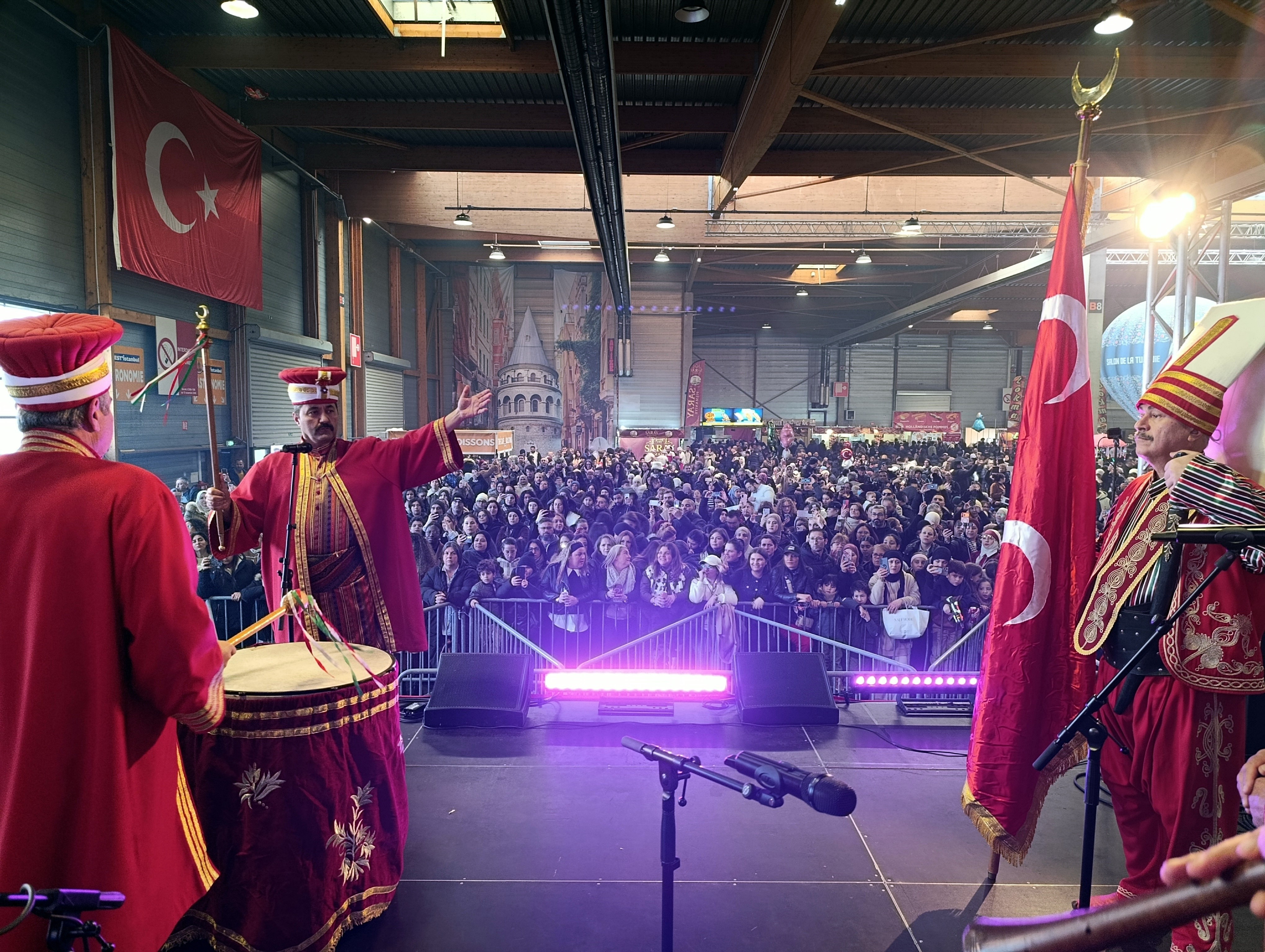 Türkiye Mehter Takımı Paris Sahnelerinde-1