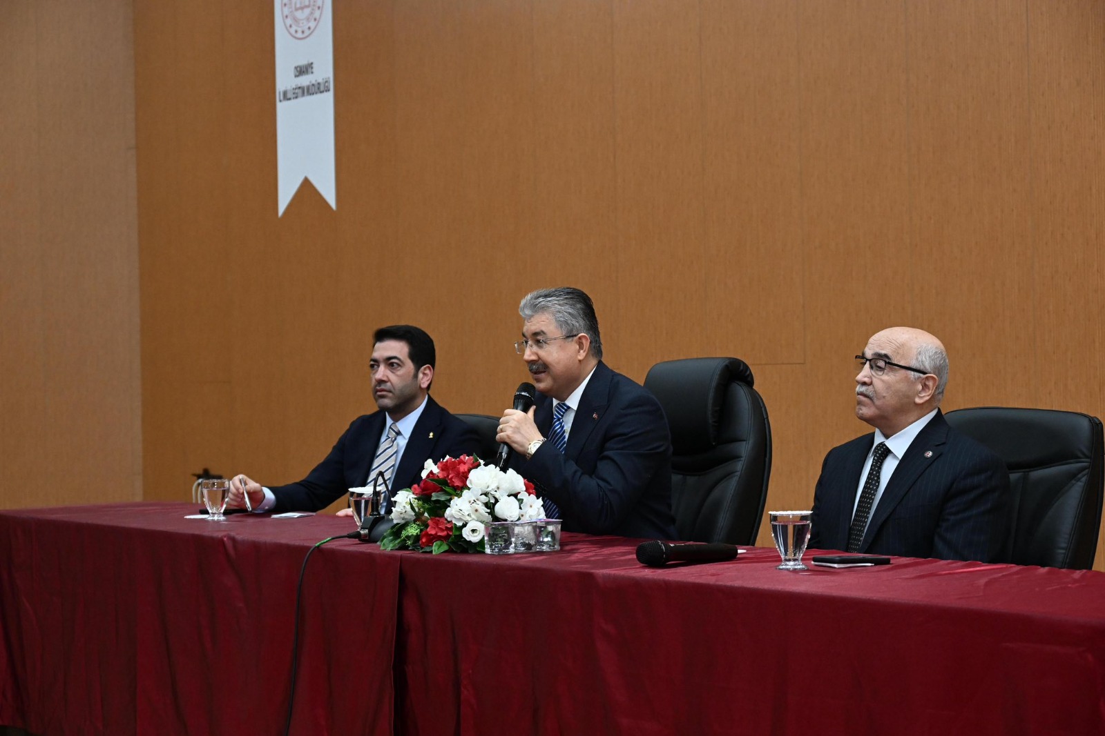 Vali Erdinç Yılmaz Muhtarlarla Son Kez Buluştu1