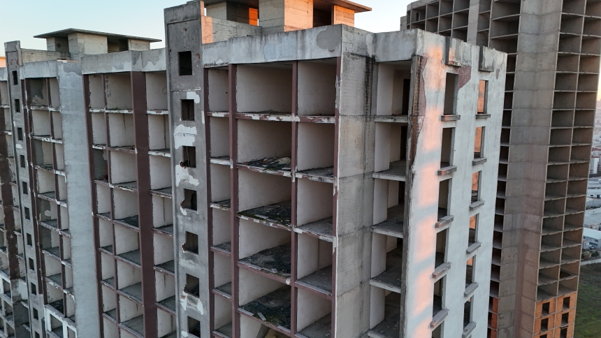 Yarım Kalan Gökdelenler Çürümeye Terk Edildi!-1