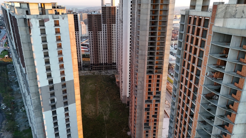 Yarım Kalan Gökdelenler Çürüyor