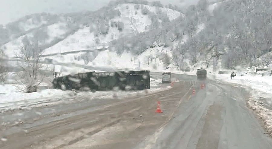 Doğalgaz Yüklü Tır Devrildi (3)