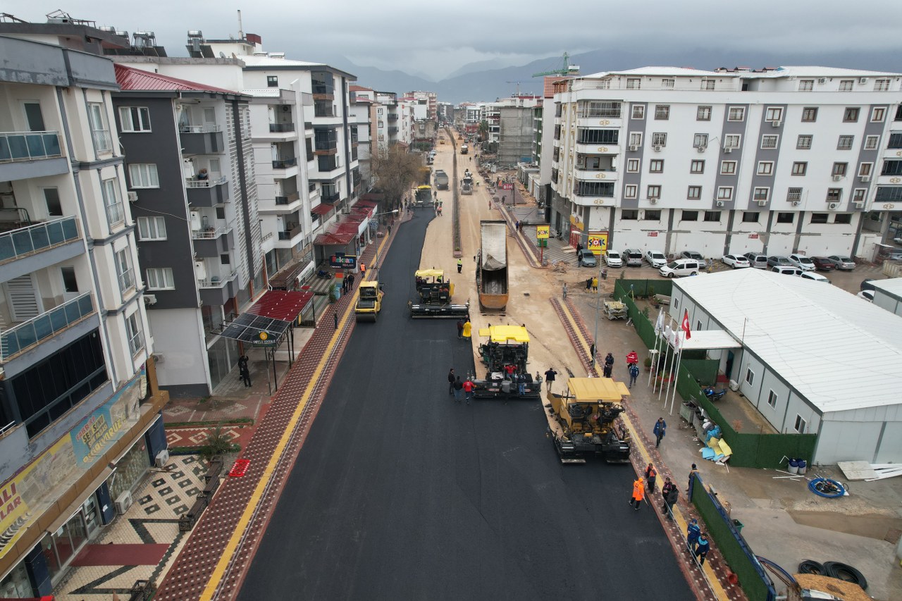 Osmaniye’de Kemal Satır Caddesi Asfalt Çalışmaları Hızlandı (1)
