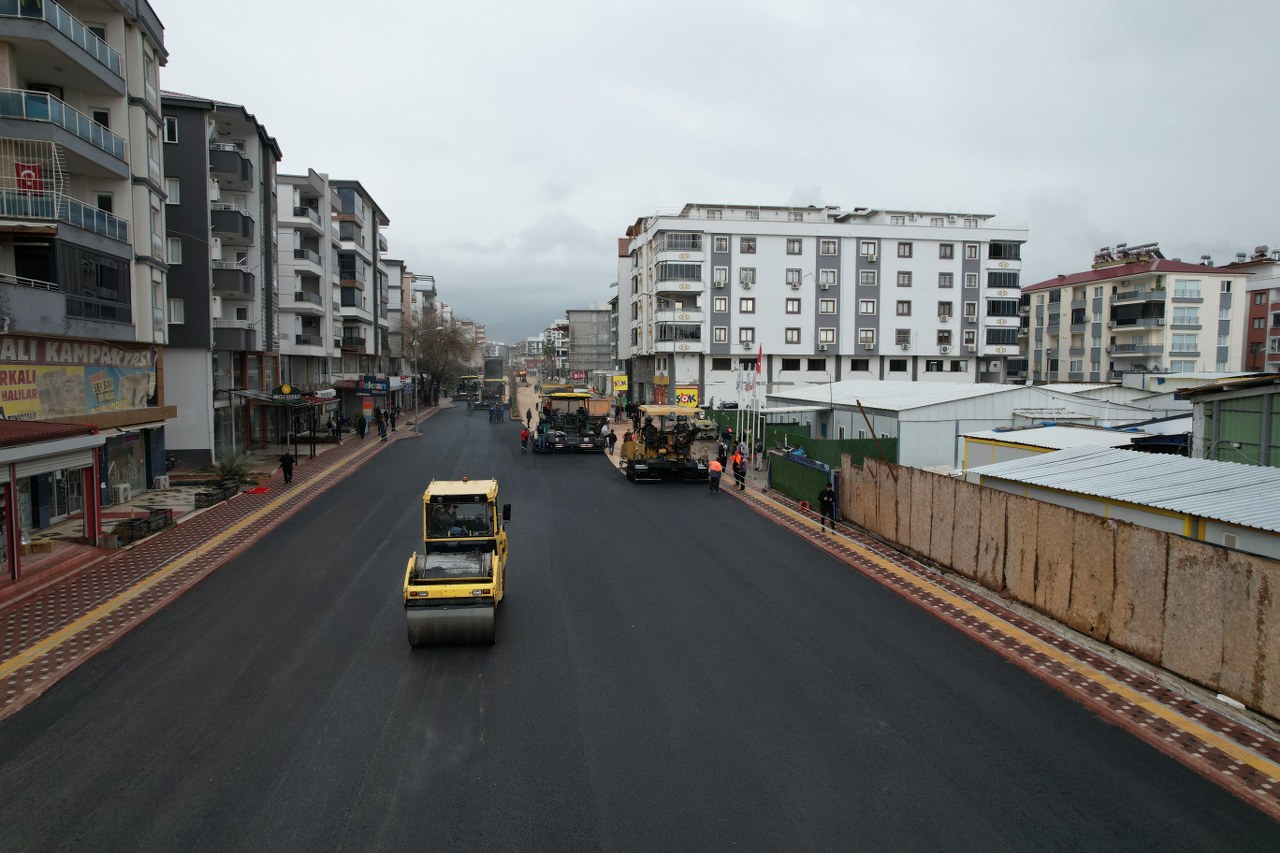 Osmaniye’de Kemal Satır Caddesi Asfalt Çalışmaları Hızlandı (6)