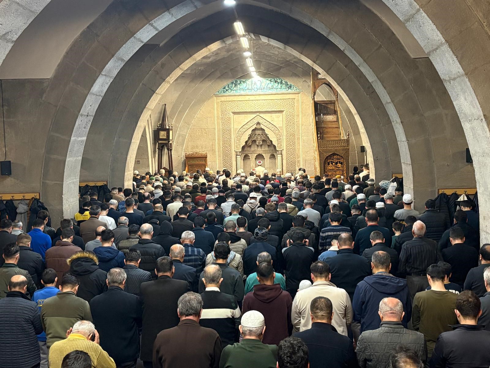 Türkiye Berat Kandilinde Camilere Akın Etti!-1