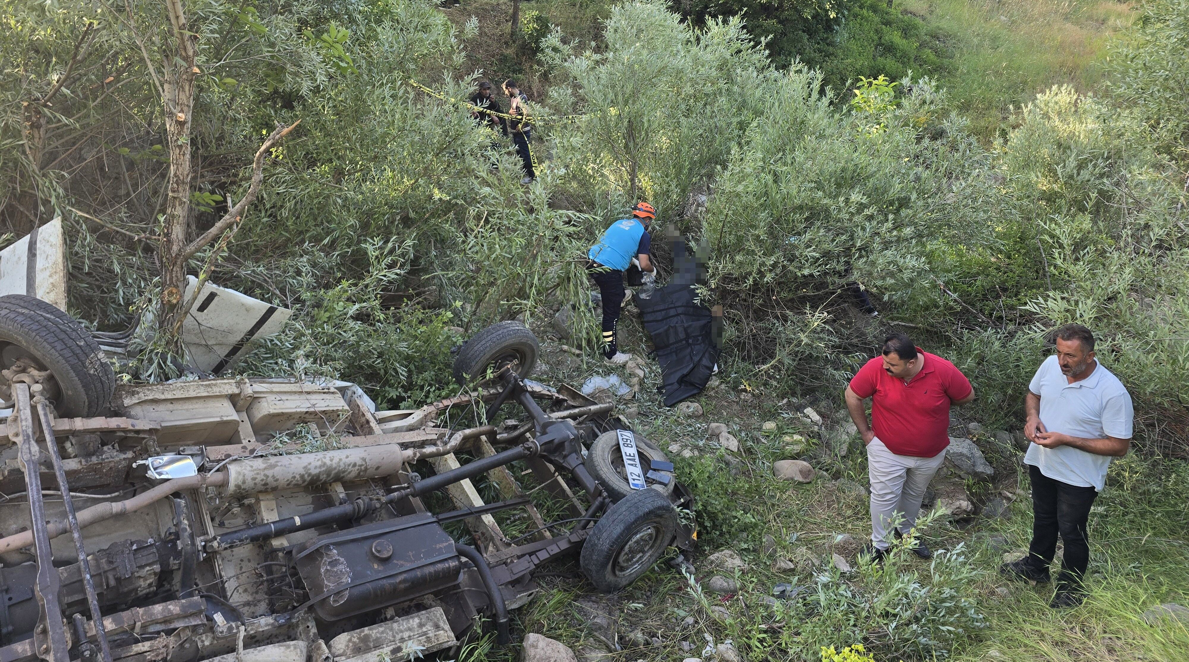Uçuruma Yuvarlanan Pikapta 3 Ölü, 2 Yaralı1