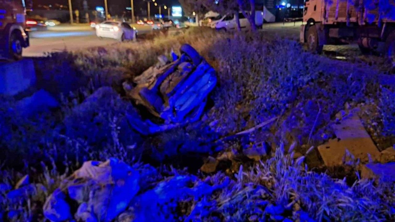 Direksiyon hakimiyetini kaybetti, kaza yaptı: 1 kişi hayatını kaybetti