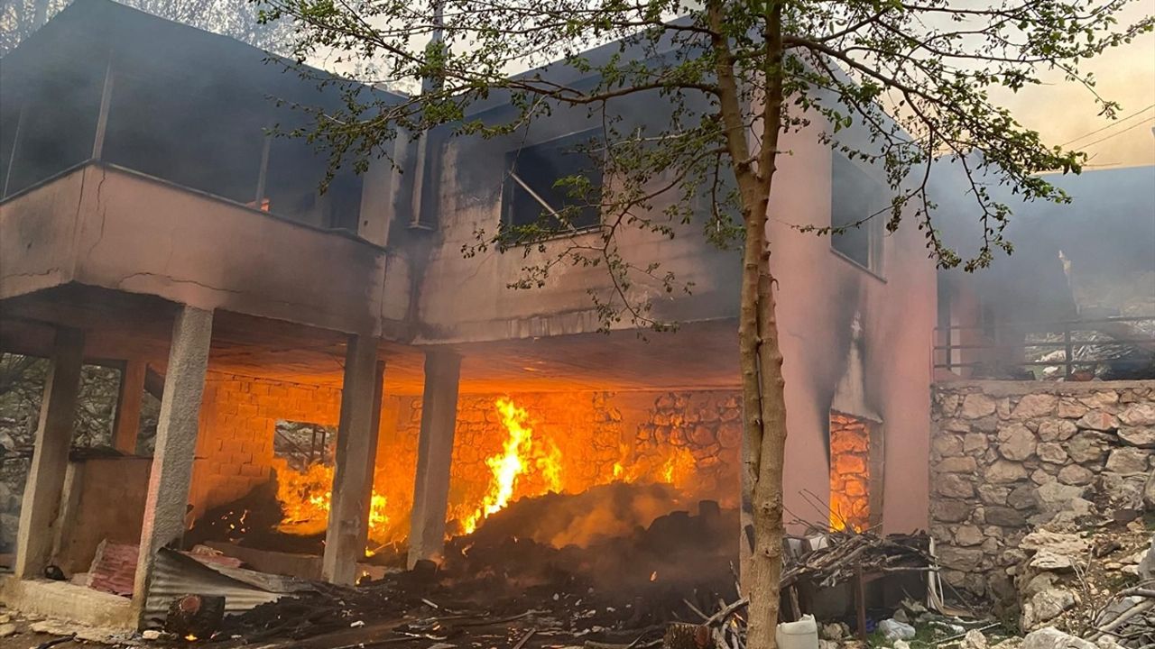 Osmaniye'de müstakil evde çıkan yangın söndürüldü
