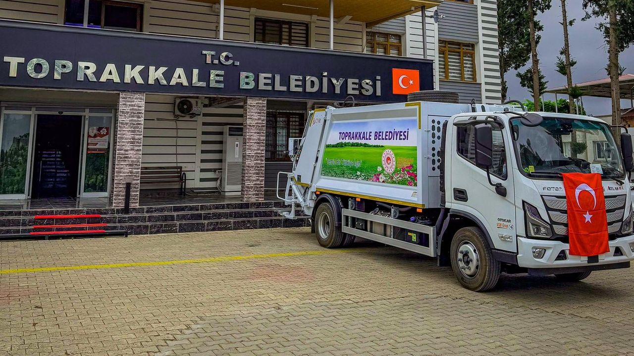 Toprakkale Belediyesi’ne Yeni Çöp Kamyonu Kazandırıldı