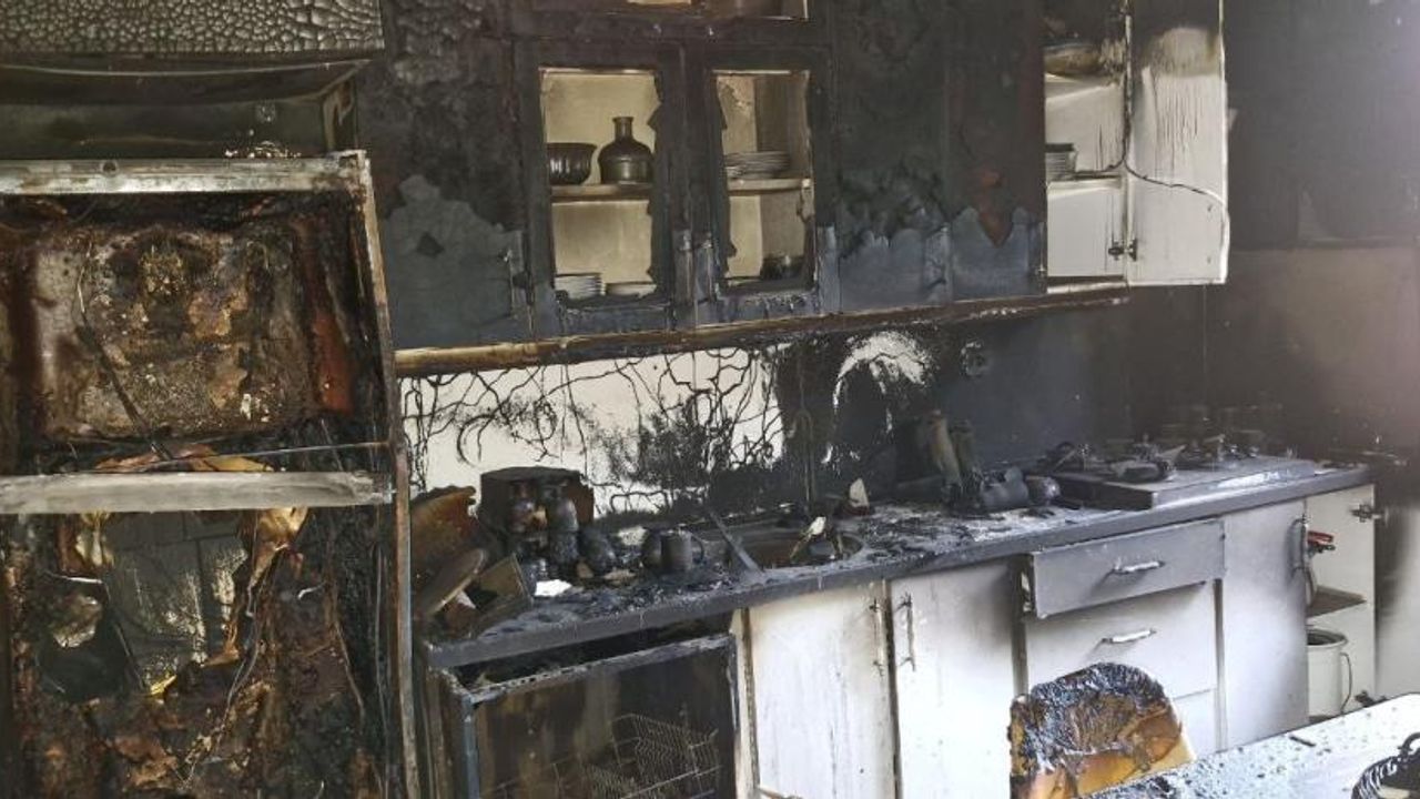 Hatay'da Yıldırımın Vurduğu Evde Büyük Yangın