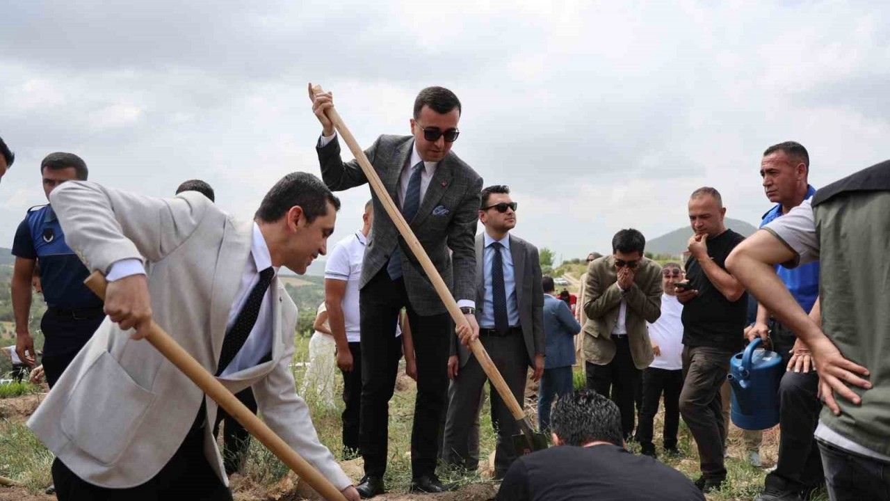 Adana'da Hâkim, Savcı ve Hükümlülerden Anlamlı Fidan Dikimi