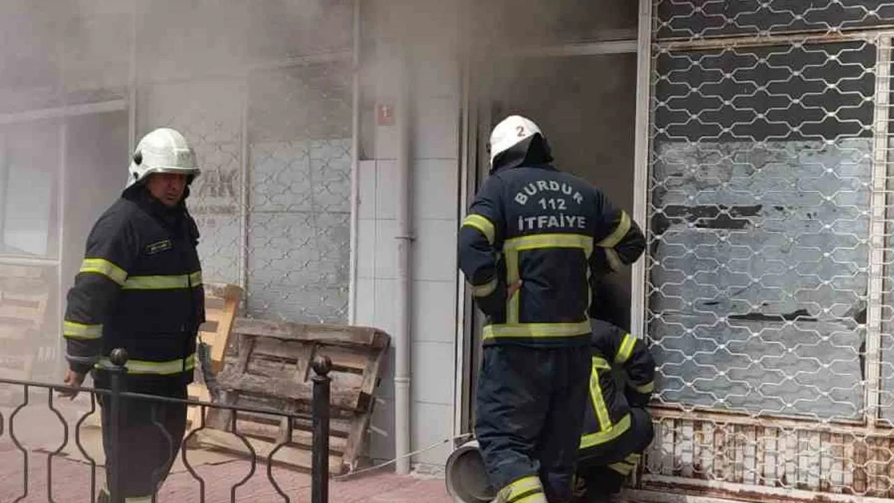 Burdur’da Kahve İmalathanesinde Yangın